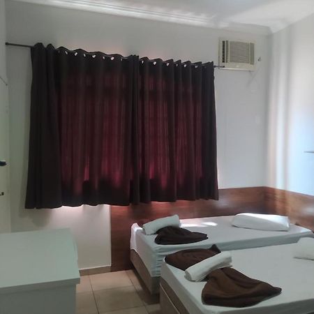 Pousada Quarto Familiar Com Ar,Frigobar,Wi Fi, Garagem Aparecida  Buitenkant foto